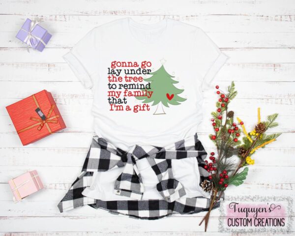 Gonna Go Lay Under the Tree to Remind My Family that I'm a Gift Christmas T-Shirt for Adults
