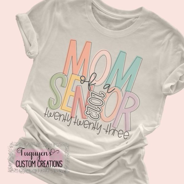 Mom of a Senior 2023 T-Shirt for Adults